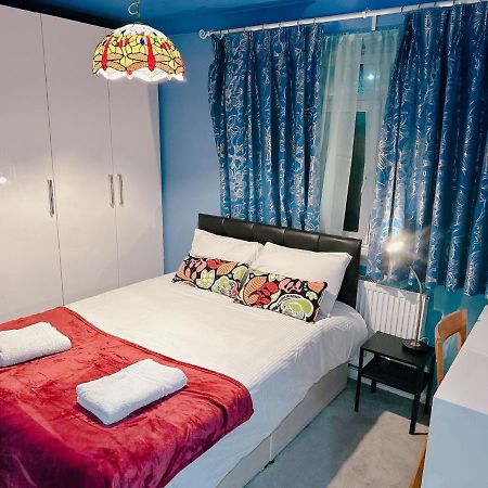 Luxury Double Blue Room Лондон Екстериор снимка