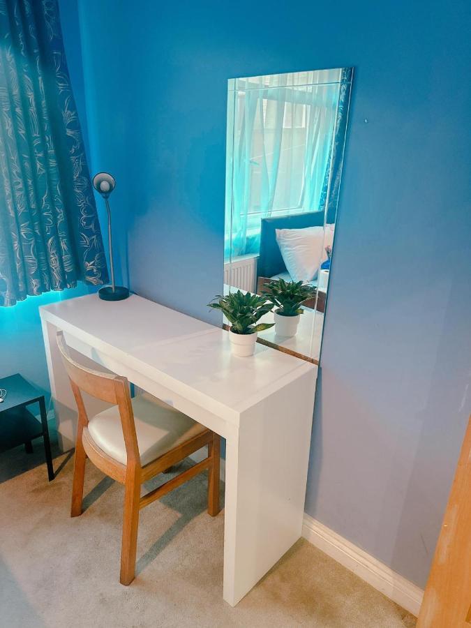 Luxury Double Blue Room Лондон Екстериор снимка